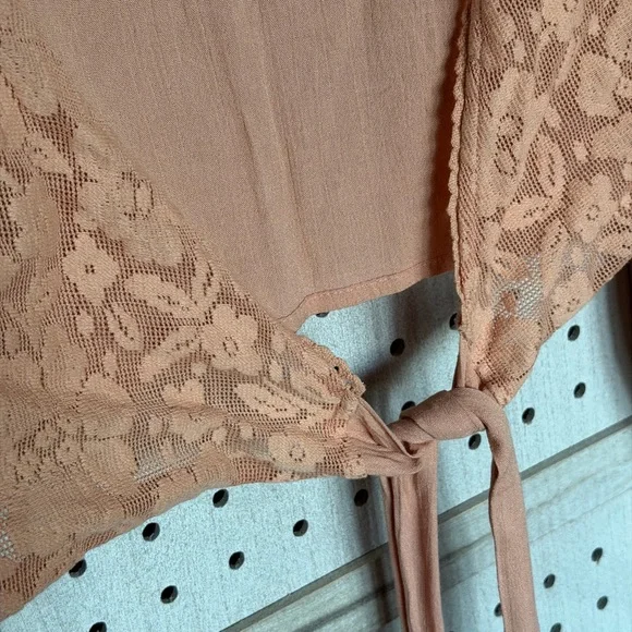 Gimmicks by BKE Peach Lace Blouse - Picture 3 of 7